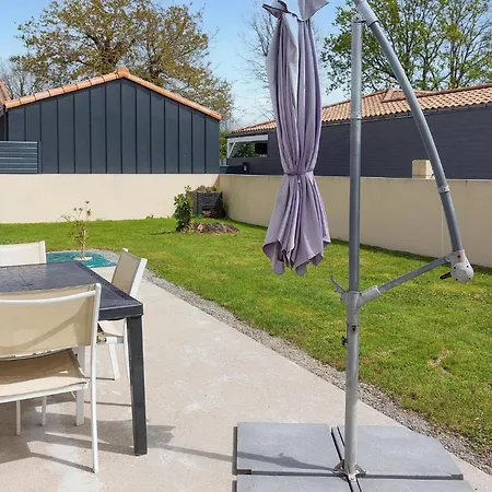 Holiday home Awesome In With Kitchen Chauve